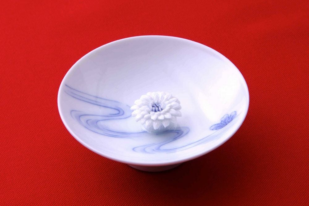 酒器】三川内焼 菊飾丸杯 | 菊水ショップ＜かよいぐら＞